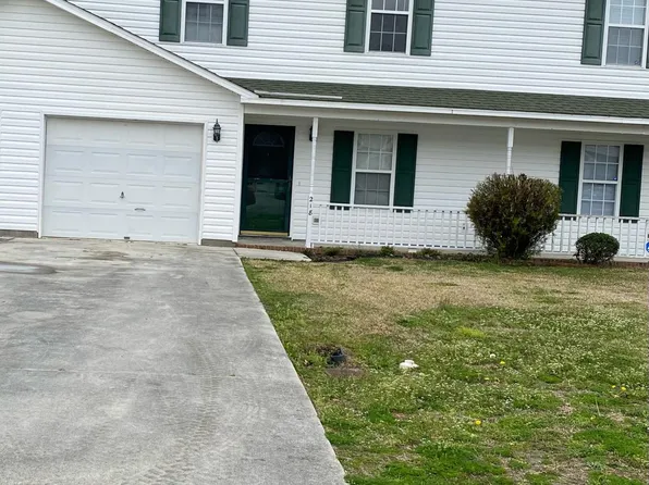 218 Winners Cir S, Jacksonville, NC 28546