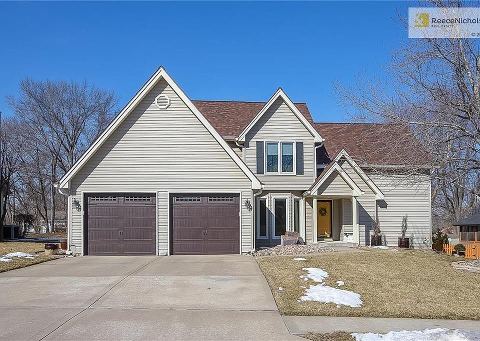 1.5 Story "Happy House" 3 Bedroom 2.5 Bath Enjoy the convenient location  Newly replaced Steal Siding, & Pella Windows , Roof & gutters! Sprinkler System! New Large deck  too many upgrades to mention! Well built Home!