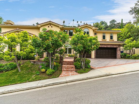 2nd image of 3692 Benedict Canyon Ln