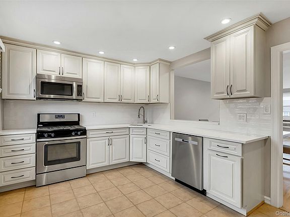 4th image of 4425 Wilshire #4425
