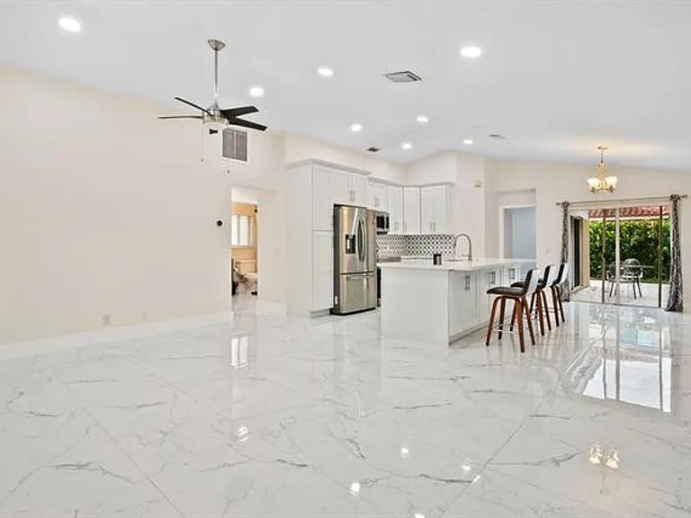 4498 Dogwood Cir #4498 — Photo 7