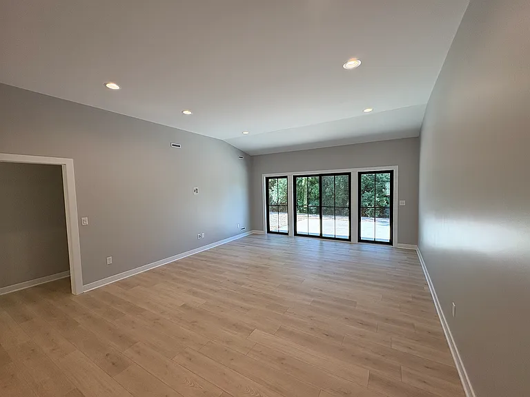 715 Braun St — Photo 10