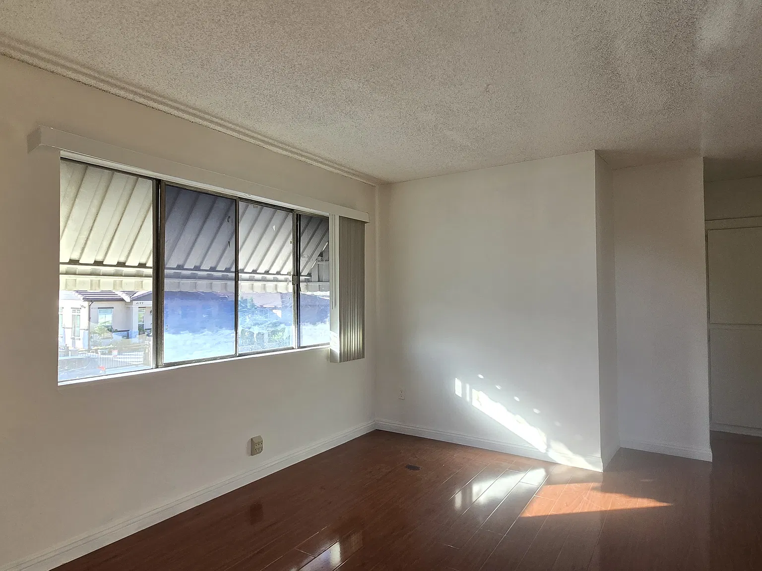 2 bed, 800 sqft, $2,100 — Photo 3