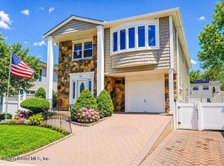 361 Montreal Ave #B, Staten Island, NY 10306