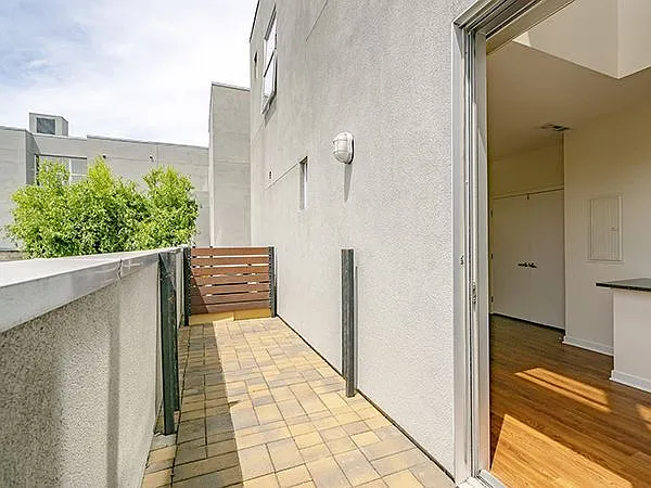 5540 Doyle St — Photo 18