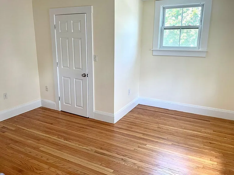 82 Edwards St — Photo 16