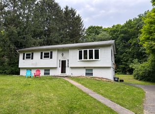 4 Millbrook Rd, New Paltz, NY 12561