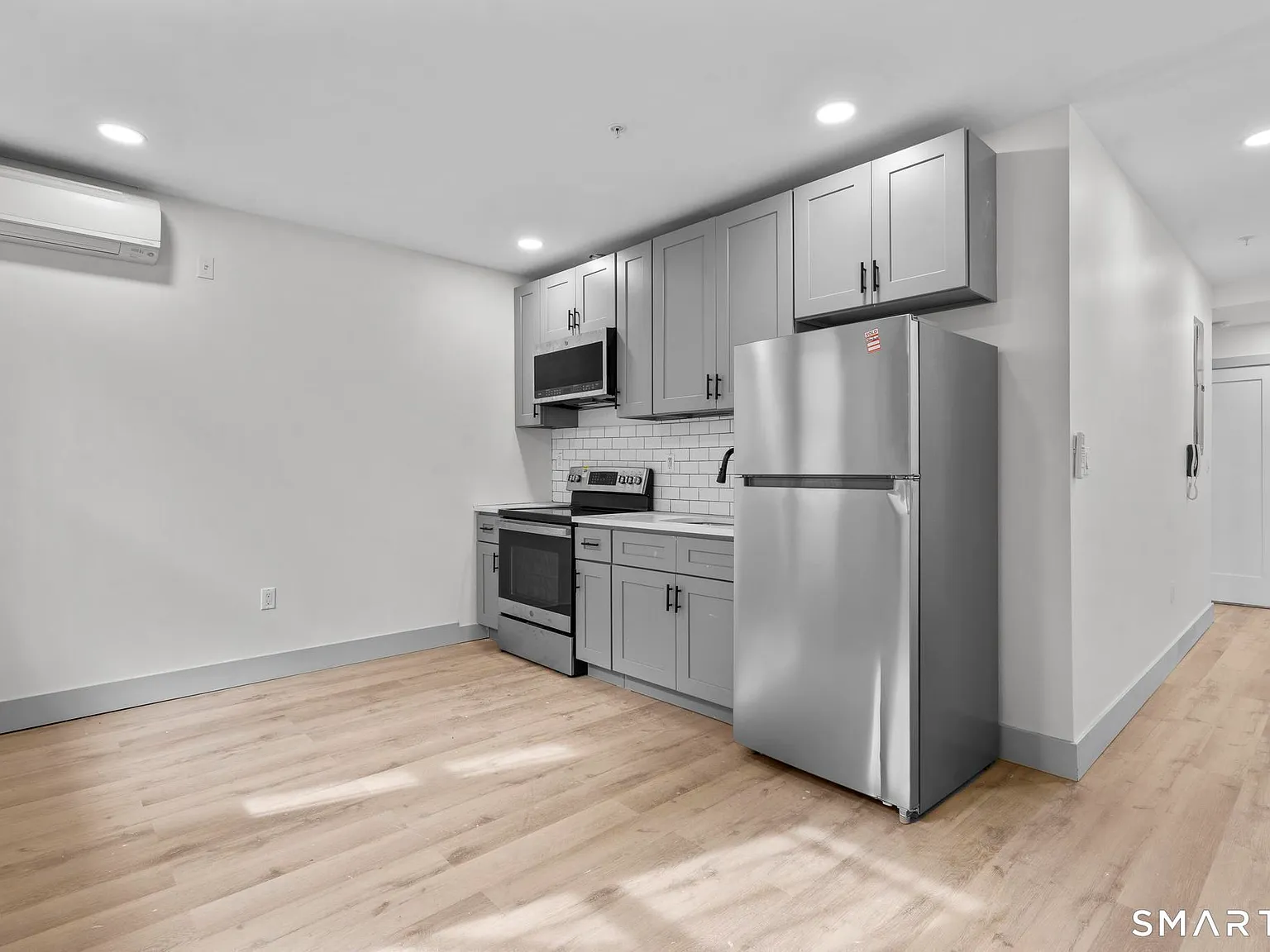 1 bed, 1.0 bath, 11040 sqft, $1,350 — Photo 3