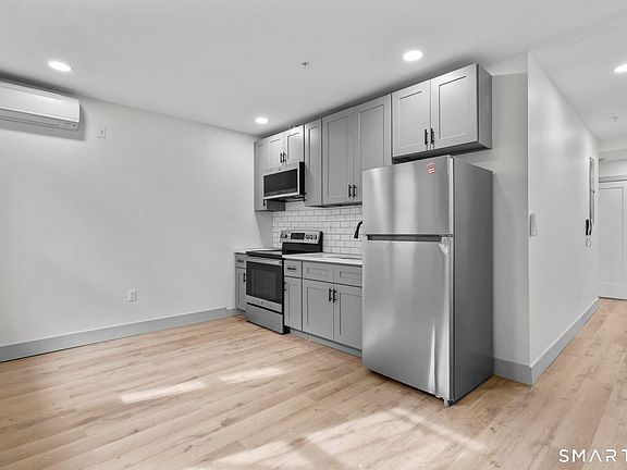 3rd image of 111 Bank St 3D