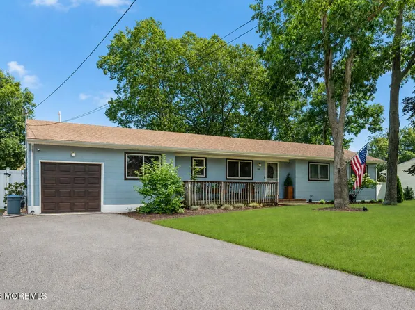 561 Oakhollow Lane, Lanoka Harbor, NJ 08734
