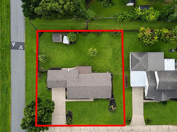 5th image of 1805 Allen St