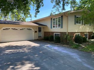 215 E Clinton St, Toulon, IL 61483