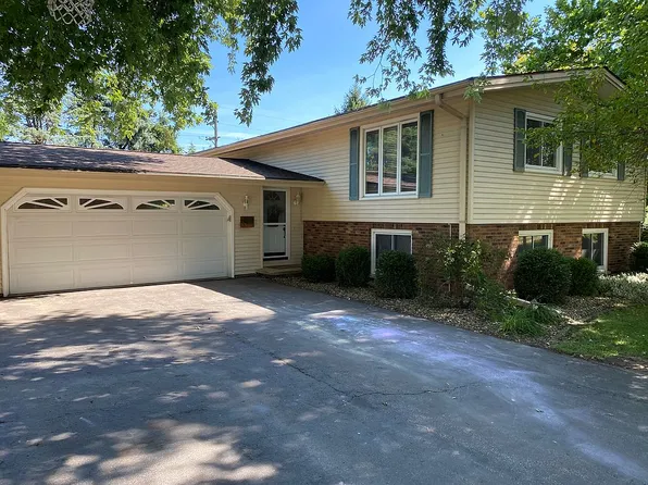 215 E Clinton St, Toulon, IL 61483