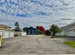 202 Cooper Ct, Ames, IA 50014