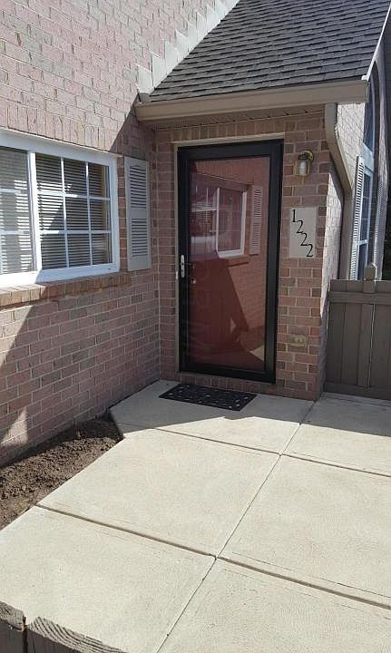 1st image of 1222 Amberlea Dr E