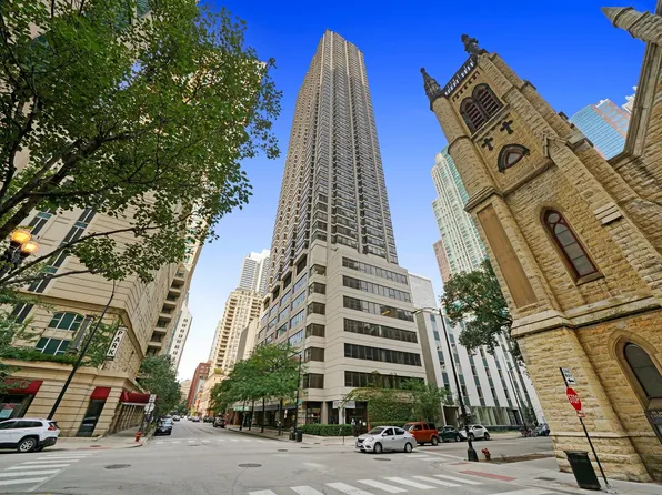 30 E Huron St APT 1904, Chicago, IL 60611