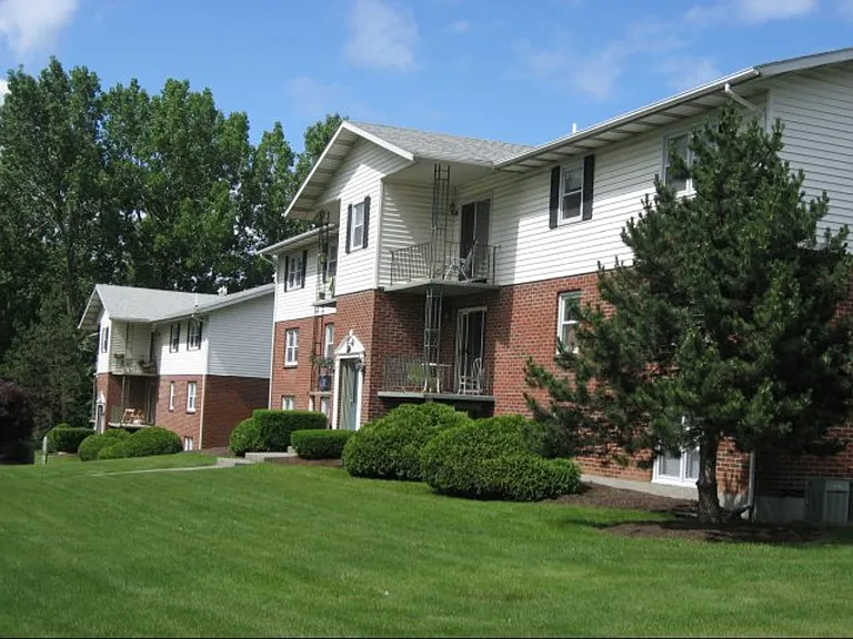 Country Gardens Apartments — Photo 9