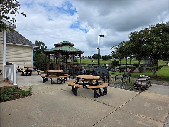 5th image of 902 Quail Ridge Ln