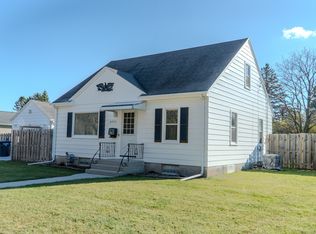 2713 Pine Grove Ave, Sheboygan, WI 53083