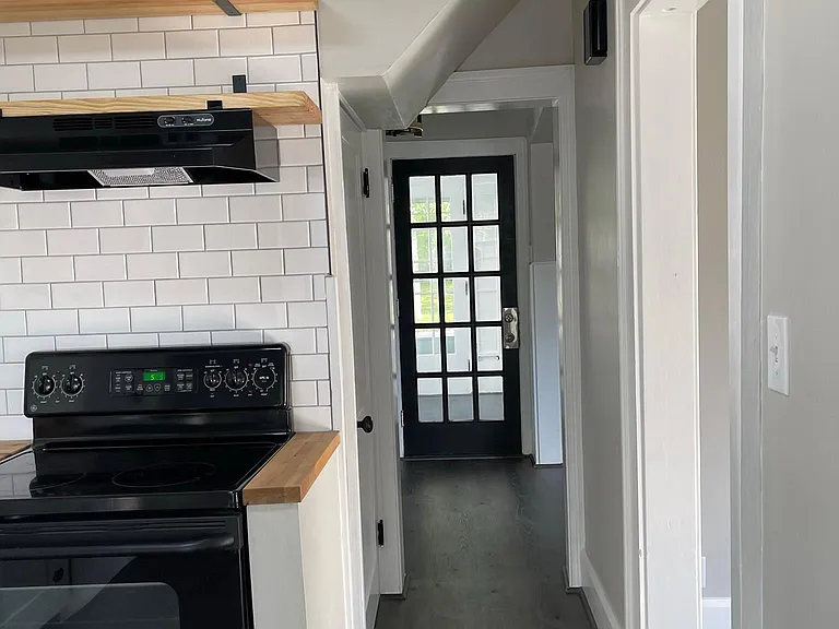 234 E Walnut St — Photo 18