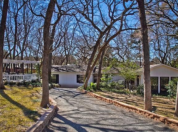 3rd image of 520 Woodside Dr