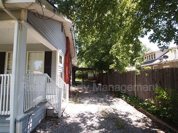 3rd image of 1010 E Cherry St