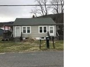 207 Locust St, Narrows, VA 24124