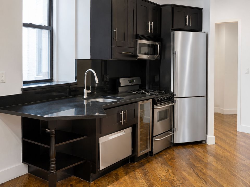 2nd image of 252 Mott St APT 3R