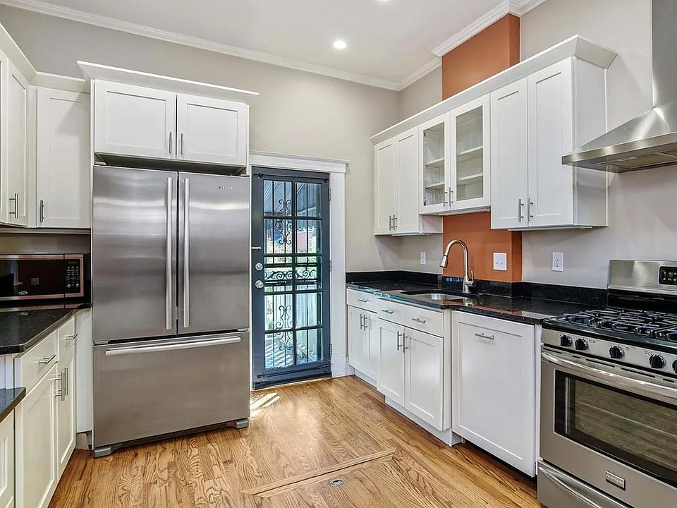 (Accent wall in kitchen repainted)