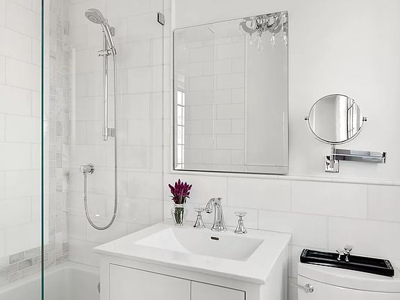 4th image of 320 E 42nd St #2809-2807