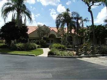 3rd image of 3480 Pinewalk Dr N APT 123