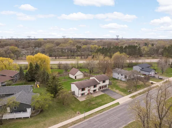 1602 W River St, Monticello, MN 55362