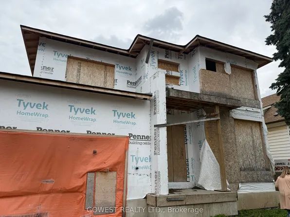 18 Tasker St, Saint Catharines, ON L2R 3Z8
