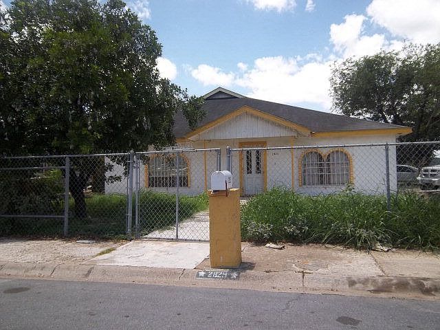 1st image of 2825 Fir Ave