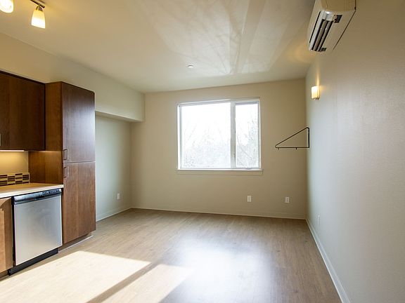 4th image of 2250 NE Glisan St APT 306
