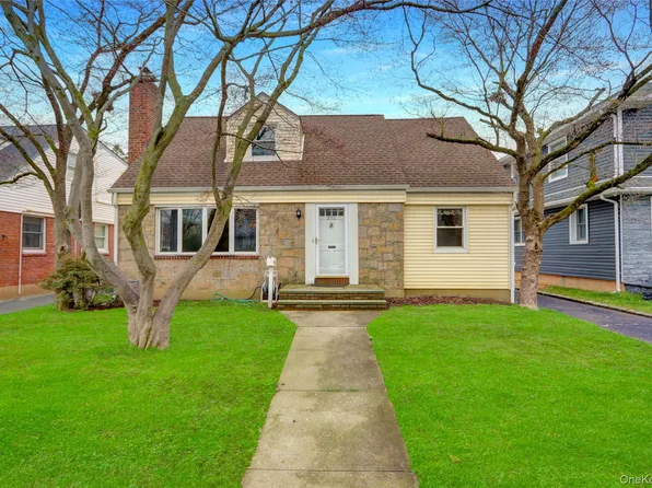 892 Bryant Avenue, New Hyde Park, NY 11040