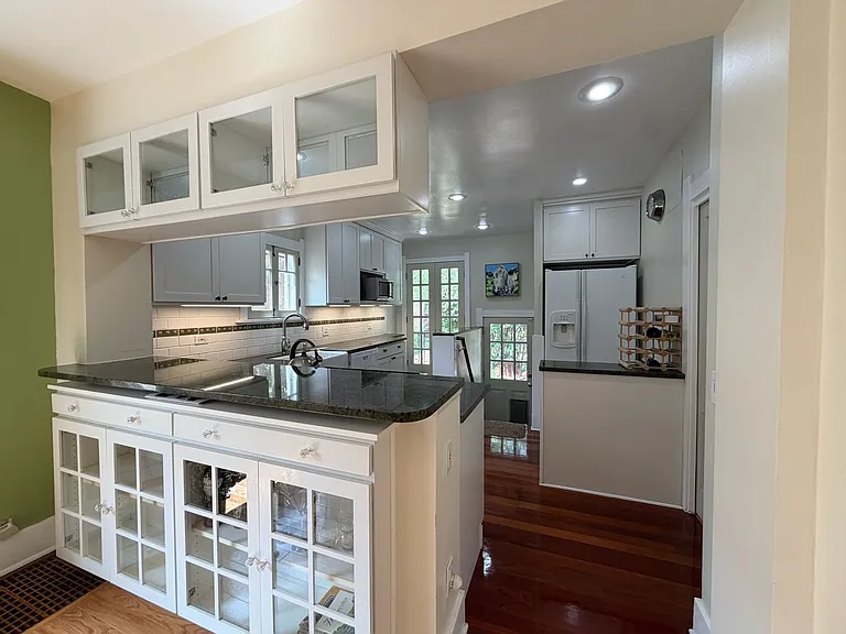 631 Jackson St — Photo 10