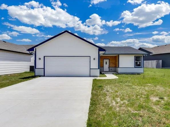720 N Redbud Ave, Valley Center, KS 67147