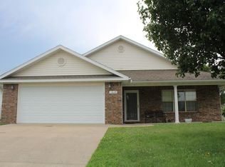 1935 Sylvan Ave, Neosho, MO 64850