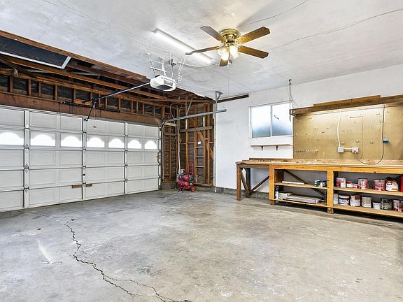 5th image of 927 Adams Ave