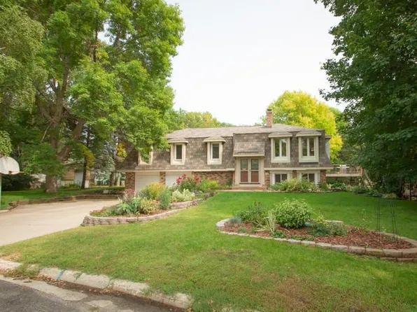 765 Lee Cir SE, Cokato, MN 55321