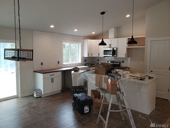 4th image of 1515 188th Ave SW
