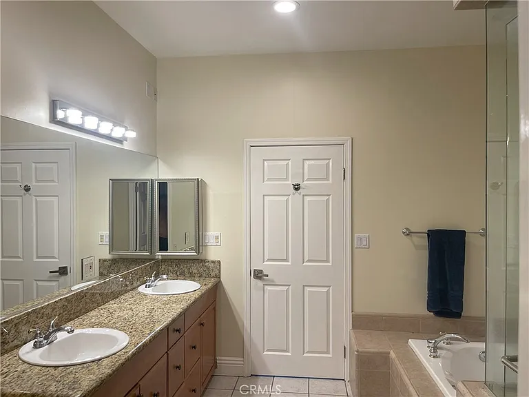 14320 Hortense St — Photo 12