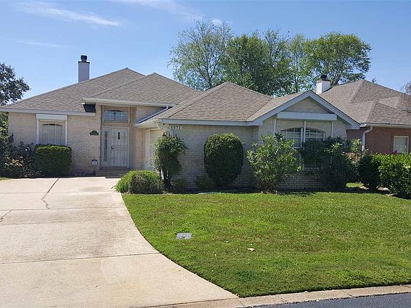 3rd image of 4073 Longwood Cir