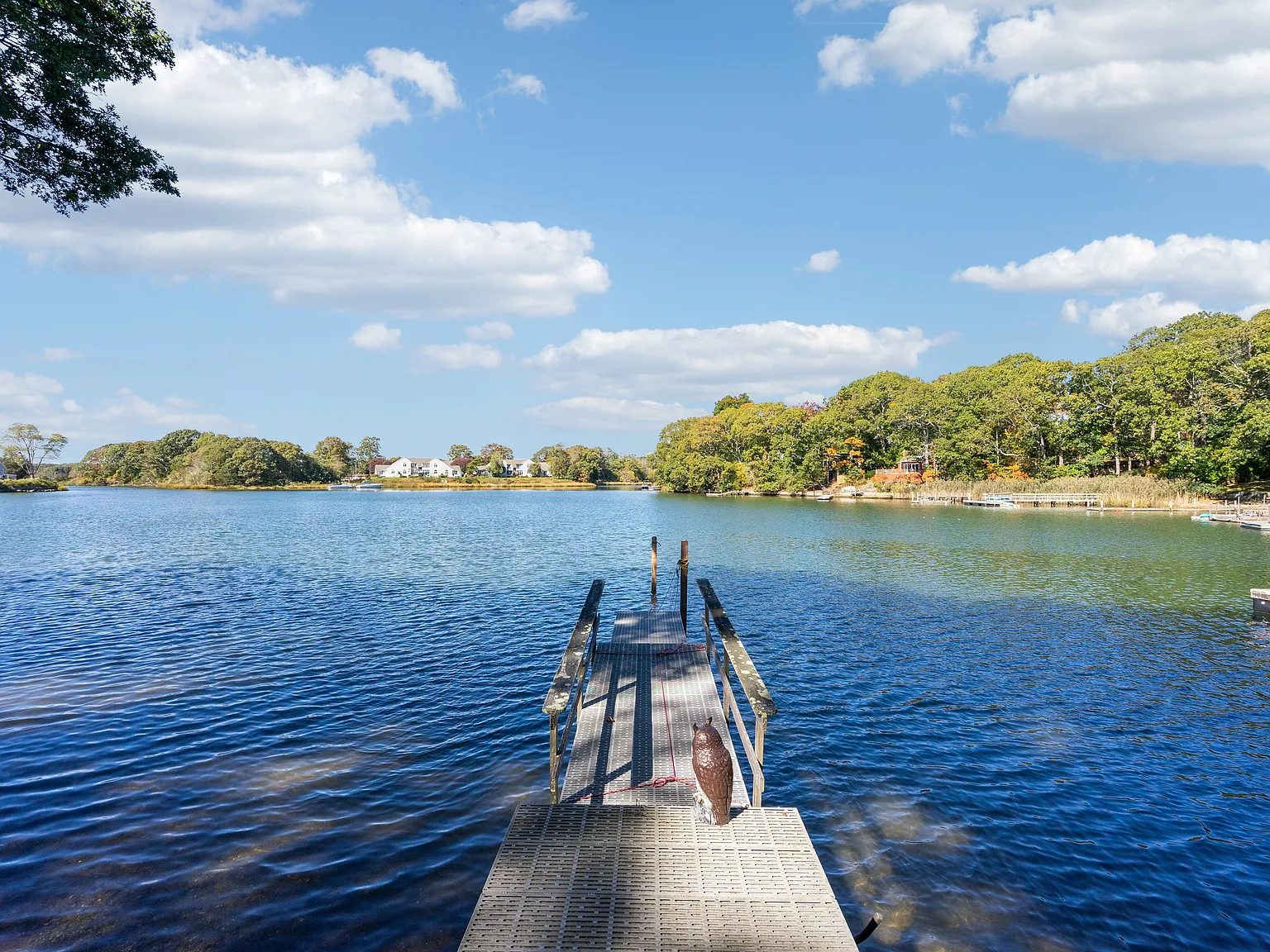 Southampton Cove Waterfront Cottage with Dock — Photo 2