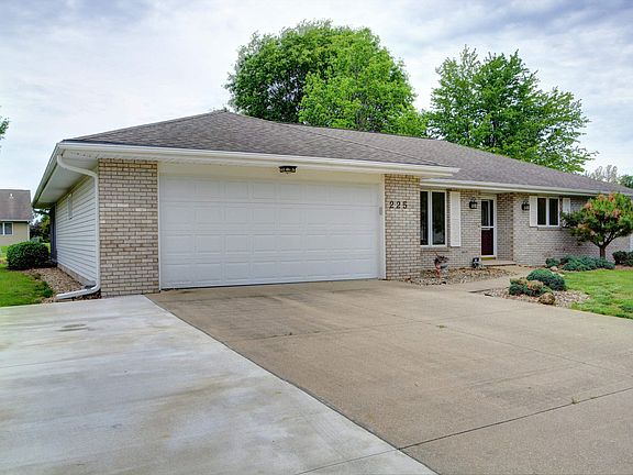 2nd image of 225 Pinecrest Dr
