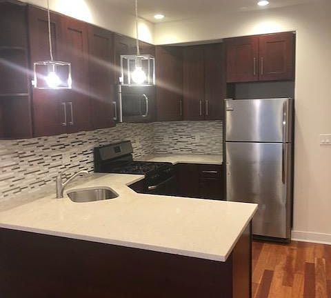 4th image of 1827 Fairmount Ave APT 1