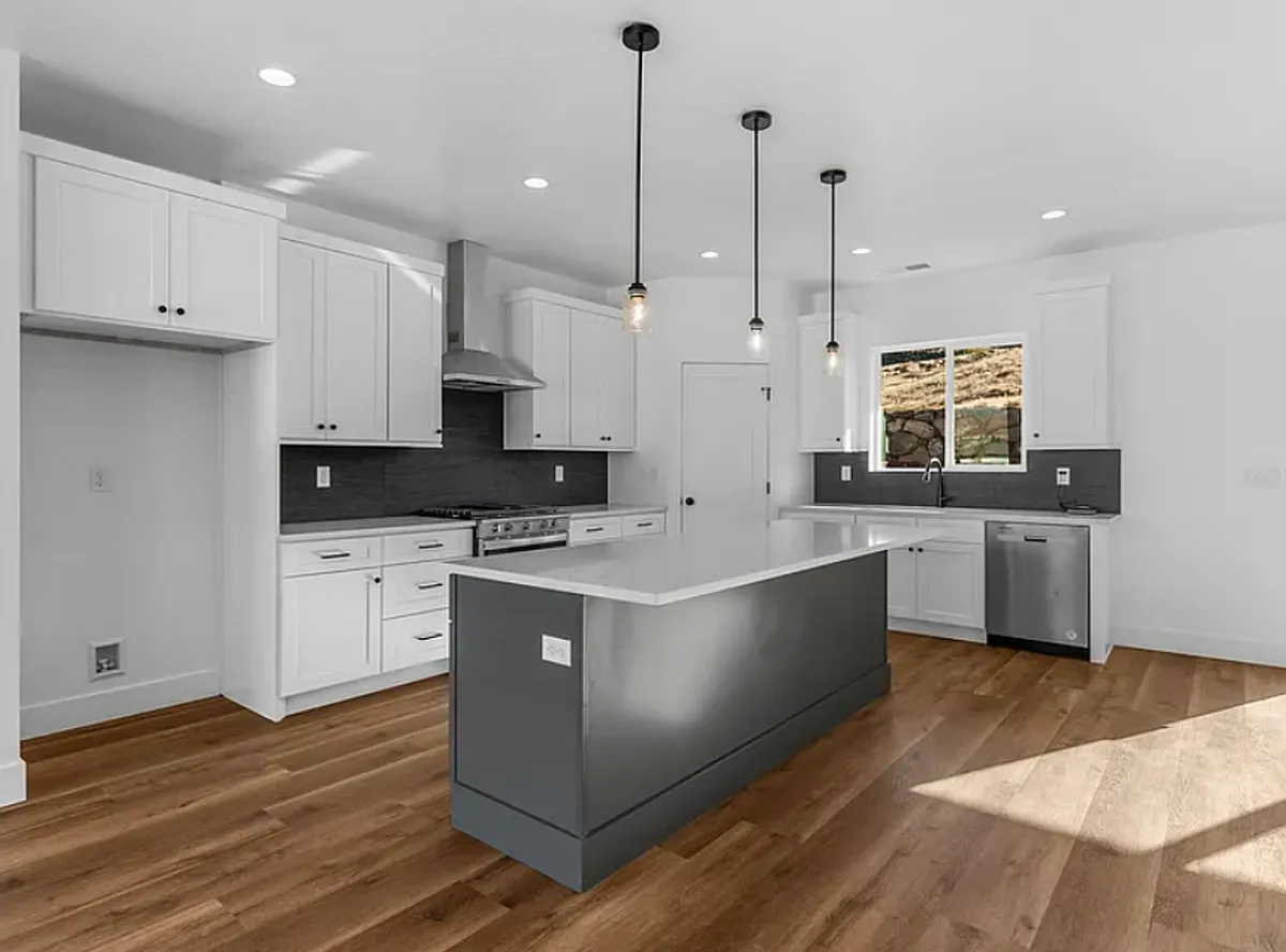 Building Photo - 656 E Desert Cactus Dr