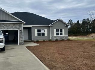 513 Orchard Creek Dr, Richlands, NC 28574