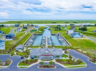 71 W Keel Dr, Hampstead, NC 28443